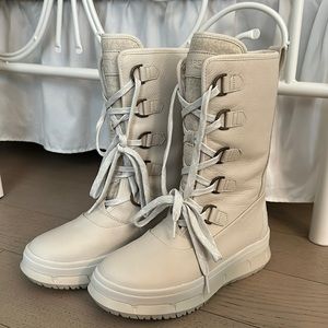 Sperry Kittery Boots Ivory size 8.5